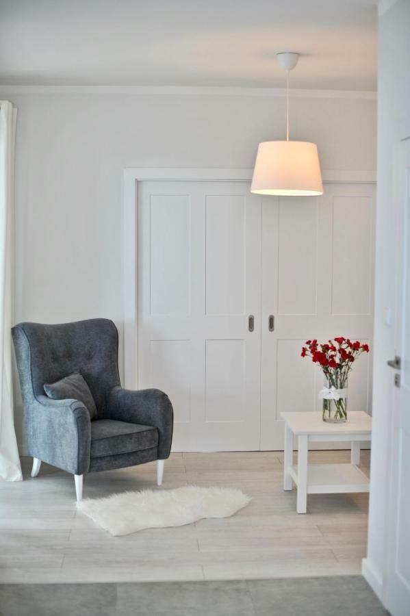 Apartamenty Porto Eli 罗威 外观 照片